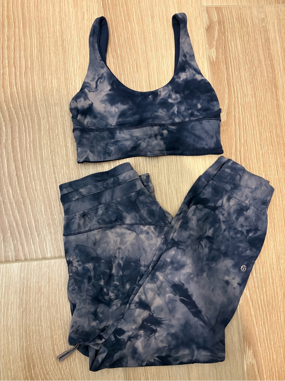 lululemon athletica Active Set - Sports Bra & Joggers Size 6